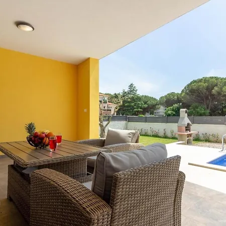 Holiday home Mit Privatpool Fuer 6 Personen Ca 150 Qm In Medulin, Istrien Suedkueste Von Istrien Medulin