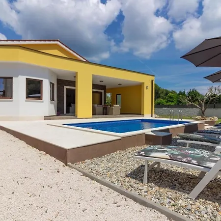Mit Privatpool Fuer 6 Personen Ca 150 Qm In Medulin, Istrien Suedkueste Von Istrien Holiday home Medulin