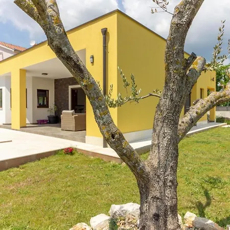 Holiday home Mit Privatpool Fuer 6 Personen Ca 150 Qm In Medulin, Istrien Suedkueste Von Istrien *