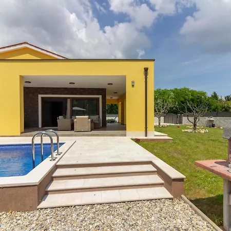 Mit Privatpool Fuer 6 Personen Ca 150 Qm In Medulin, Istrien Suedkueste Von Istrien Holiday home *